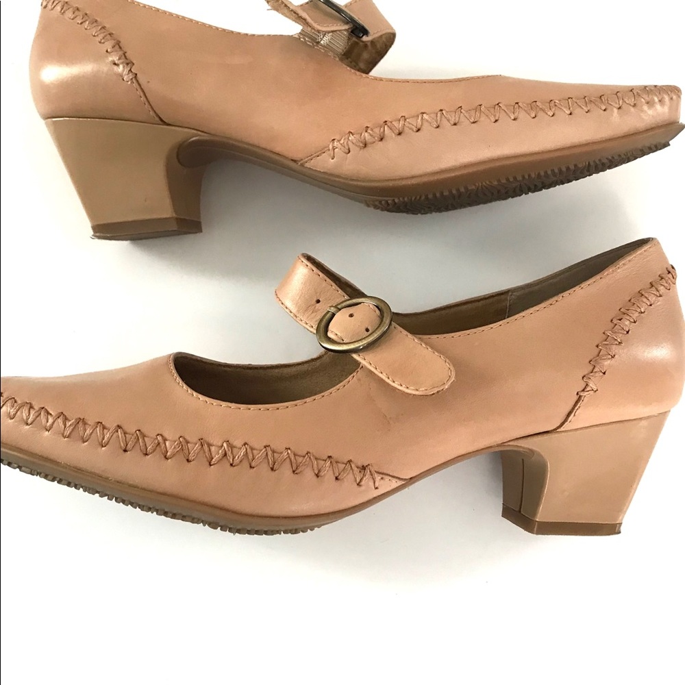 - I LOVE COMFORT SHOES TAN